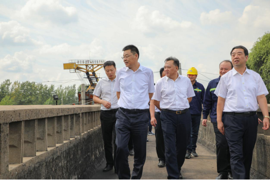 邳州市人民政府与徐州市交通控股集团战略相助洽谈暨邳州老港与新港置换协议签约仪式举行